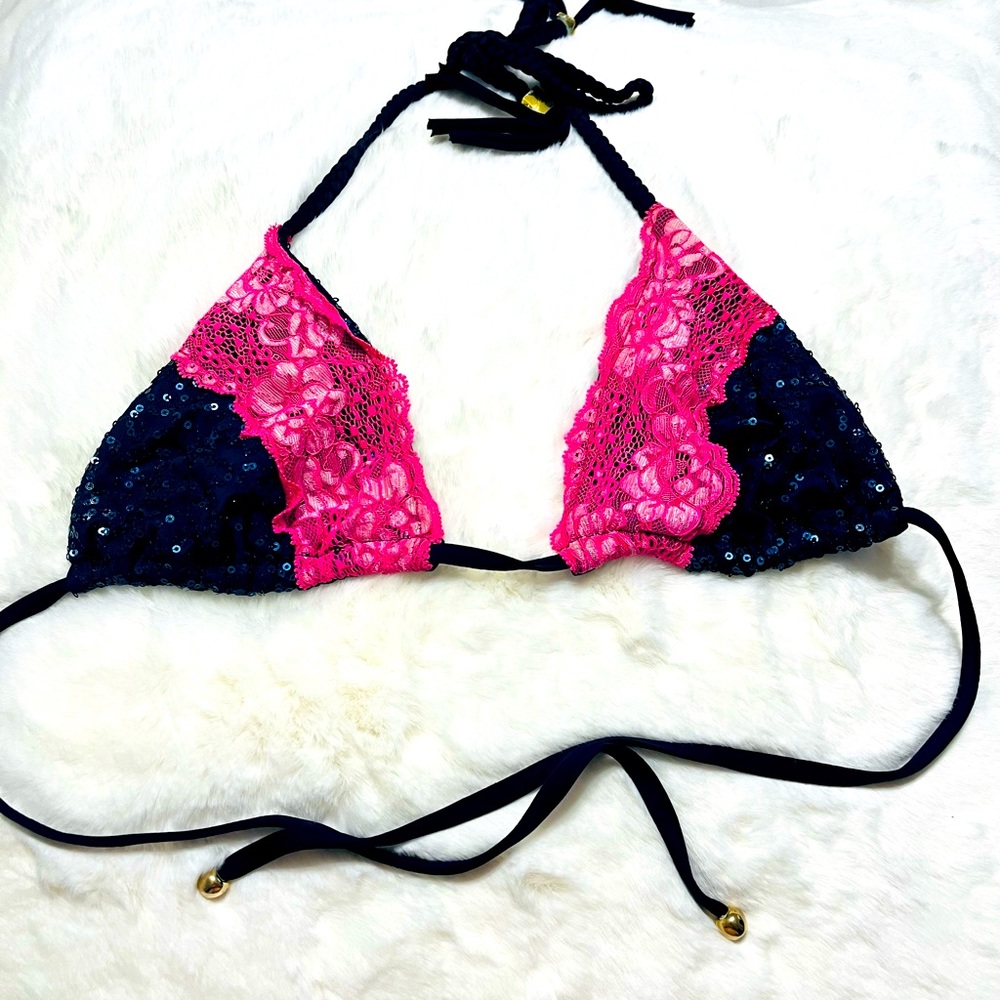 Beach Bunny Lady Lace hot pink/navy bikini top